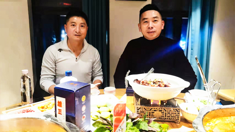 廣西奧聯達有限公司董事長、廣西環城高爾夫球俱樂部股東兼總經理海斌加盟雄正,成為雄正醬香酒種子代理商