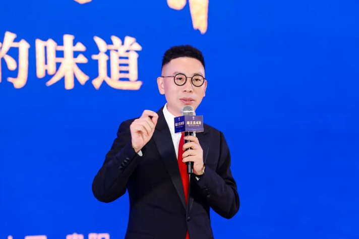 張再彬感恩節致辭：以雄正醬香酒為橋,連接過去與未來的感恩之路