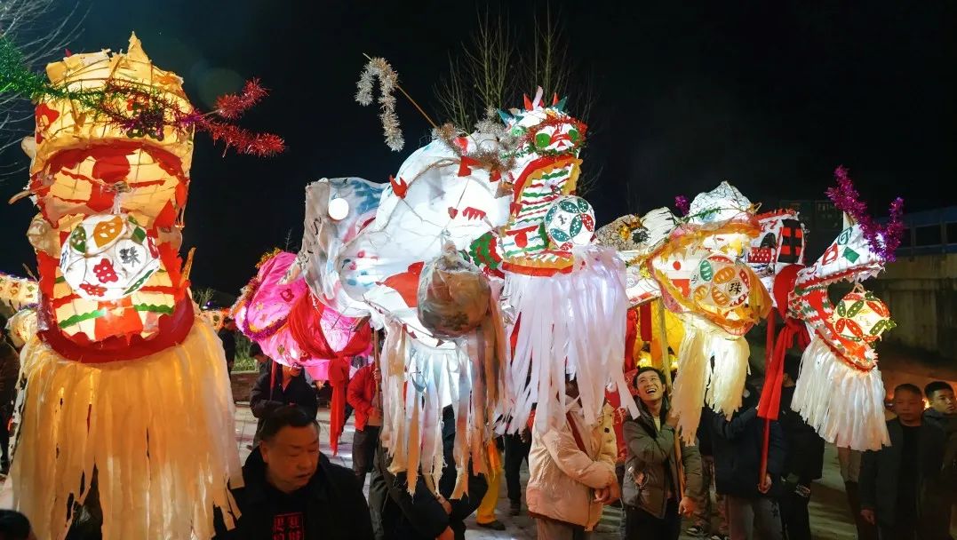 千年非遺煥新彩,毛龍騰飛舞吉祥——雄正酒業(yè)集團仡佬族毛龍節(jié)燈會圓滿舉辦