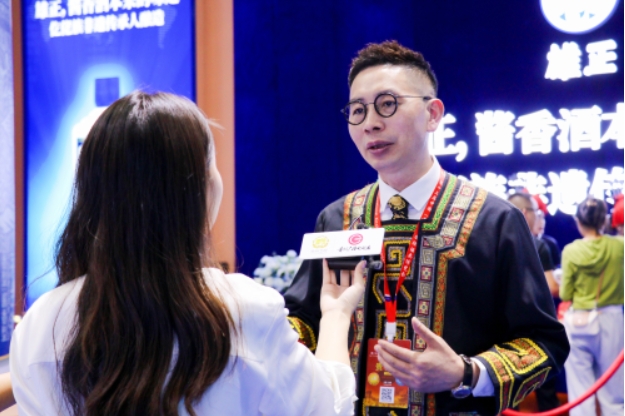 【中國日報網】酒博會媒體鏡頭下的非遺傳承：張再彬談雄正醬香酒本來的味道