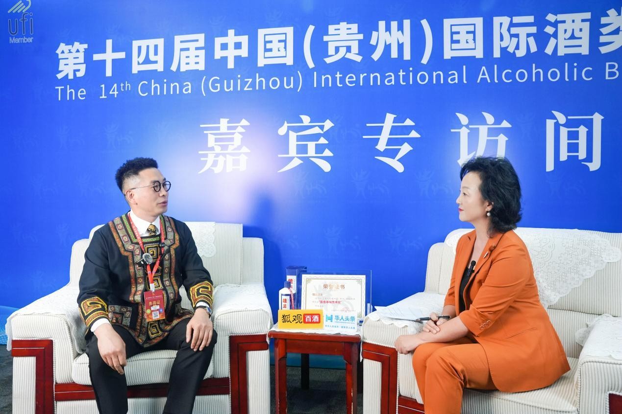 【經濟日報】酒博會現場直擊：多家媒體專訪雄正創始人張再彬,探尋醬香酒本來的味道