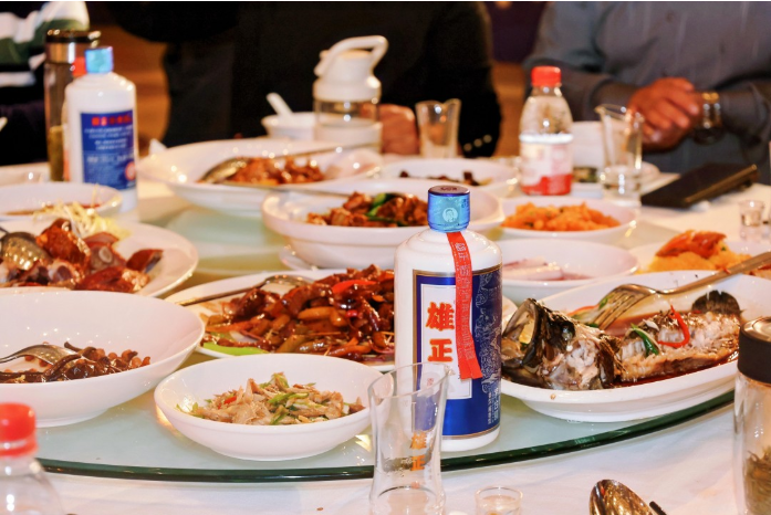 釀酒錨定 “歷史經典產業”,釀酒業將迎黃金發展期,雄正醬香酒提前交出亮眼答卷